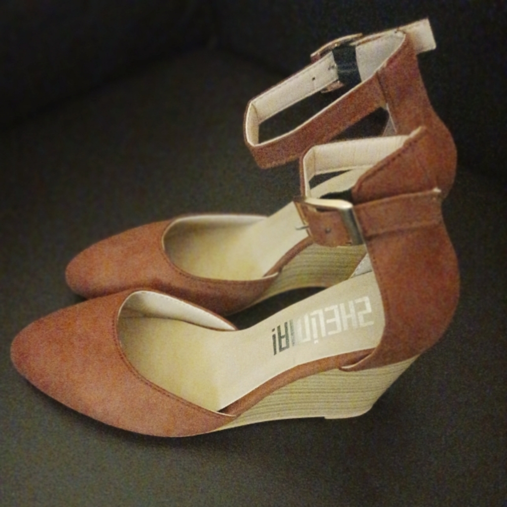 Womens closed toe wedge heels 👠